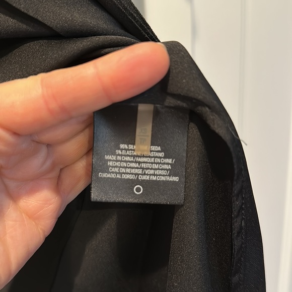 Elie Tahari black silk ruffled neck sleeveless blouse - XS - Picture 4 of 6